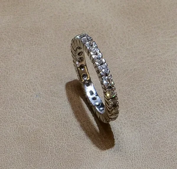 Aliança com Diamantes Platina