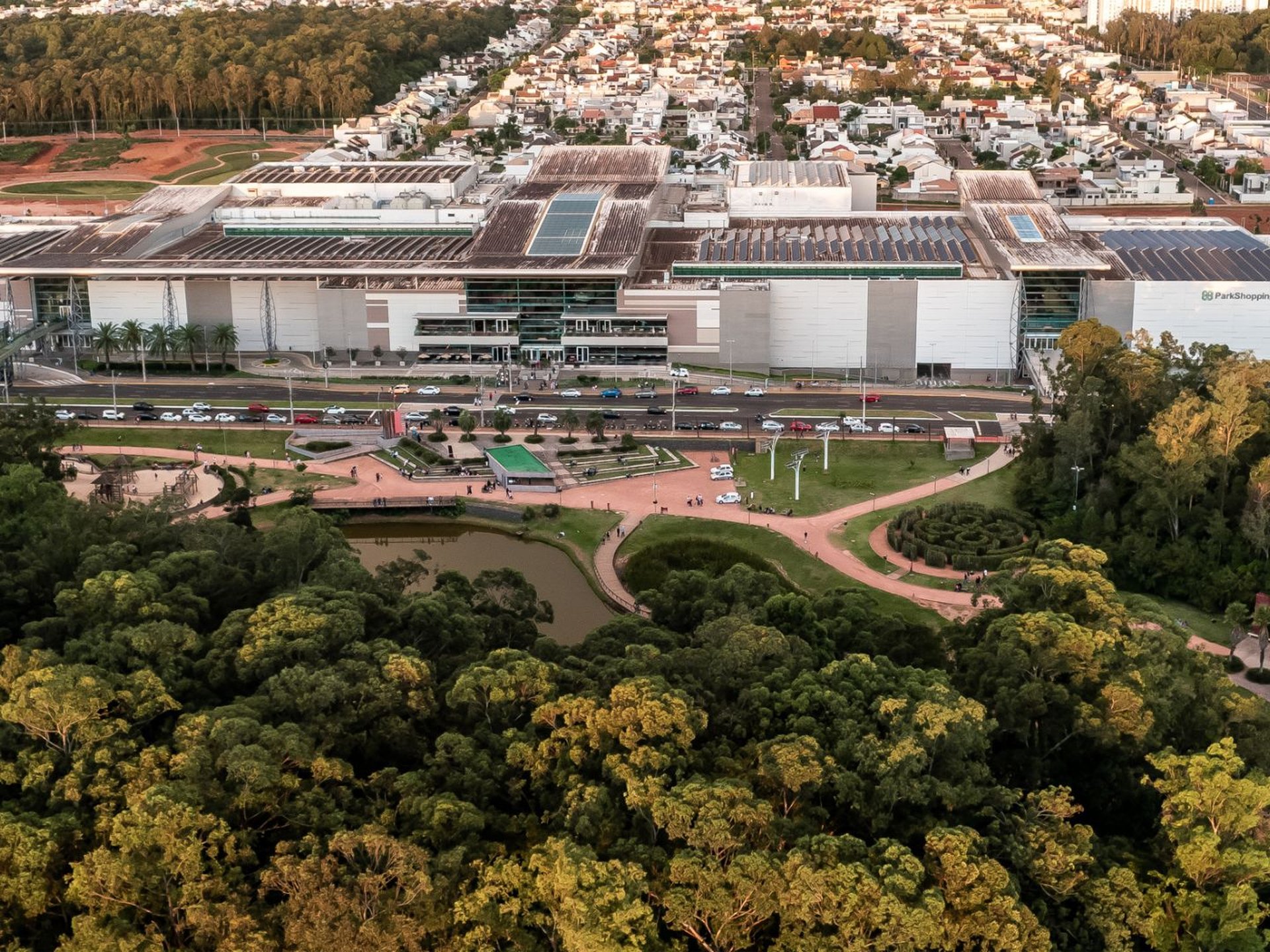ParkShopping Canoas ligado ao Parque Getúlio Vargas