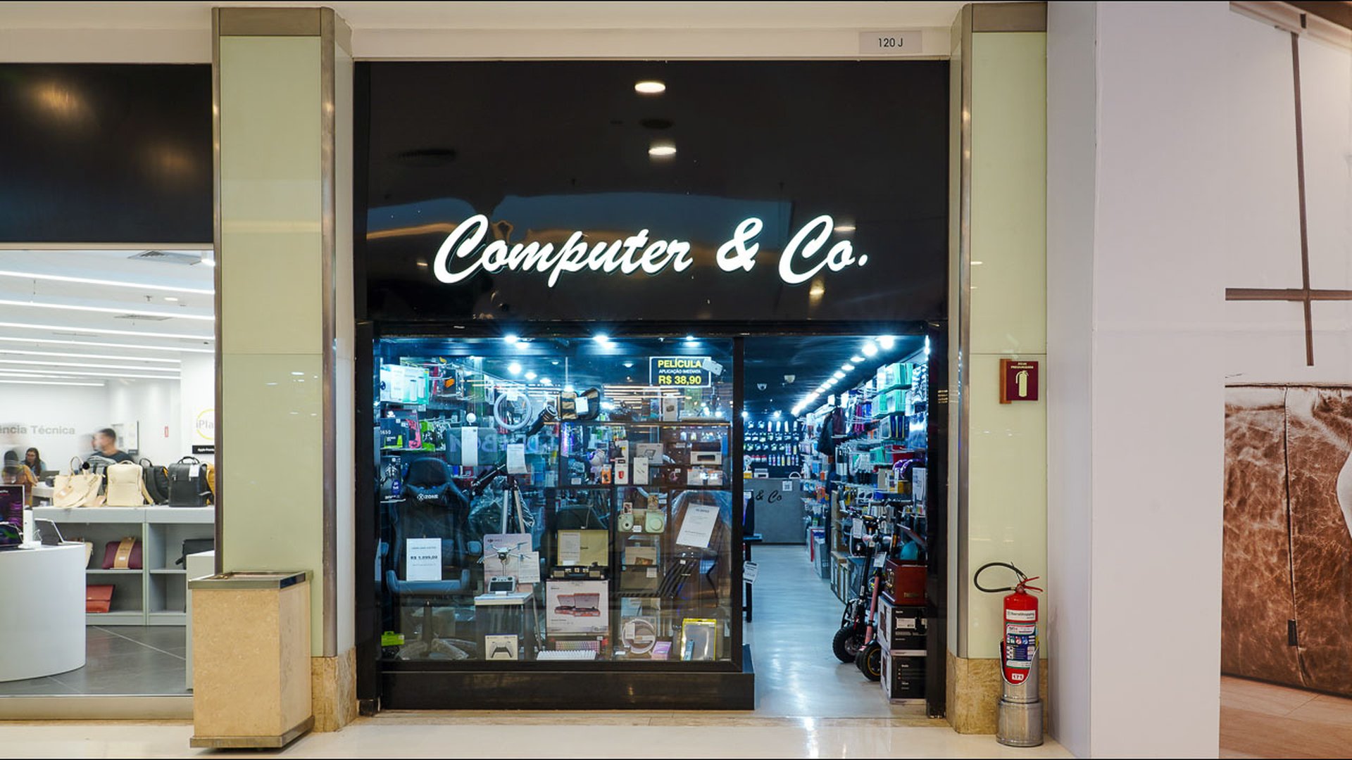 Foto do estabelecimento COMPUTER & CO