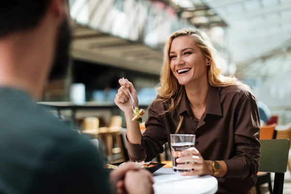 5 restaurantes do Shopping Anália Franco para almoçar durante a semana