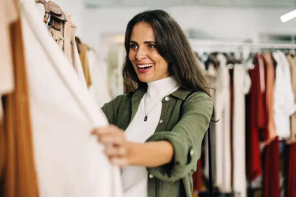 Peças essenciais para renovar o guarda-roupa