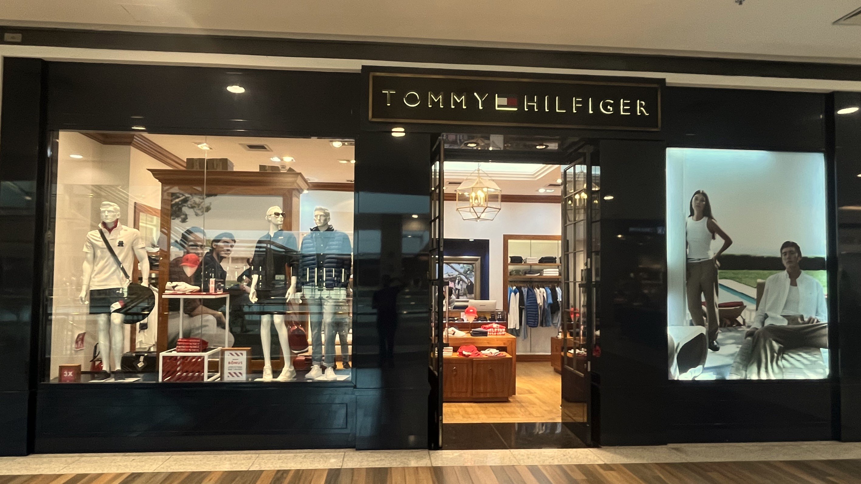 Shopping Recife - Já viu como a loja da Tommy Hilfiger está linda