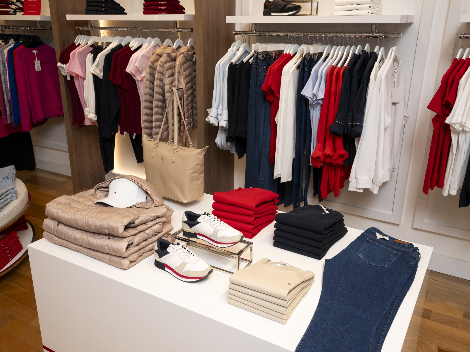 Foto do estabelecimento TOMMY HILFIGER